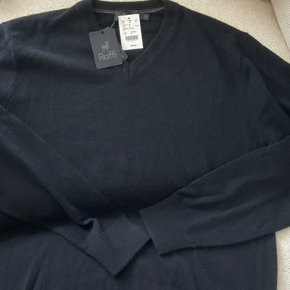 Raffi Men's V-Neck Sweater in Black